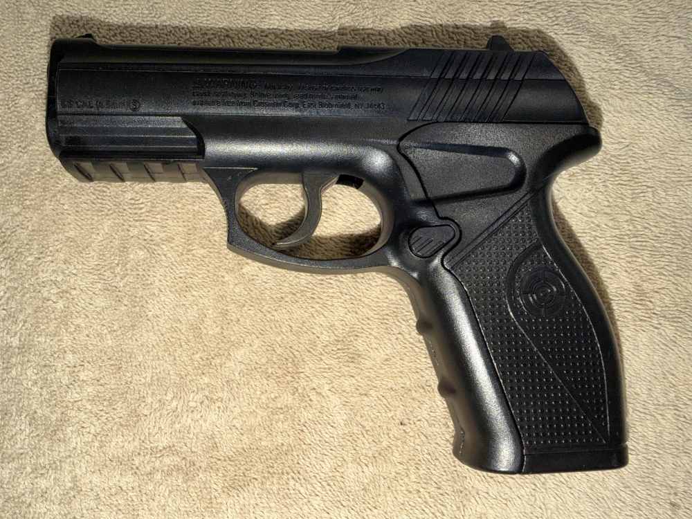 Crosman C11 Survivalist CO2 BB Gun Air Pistol Factory Holster Beretta 92-img-1