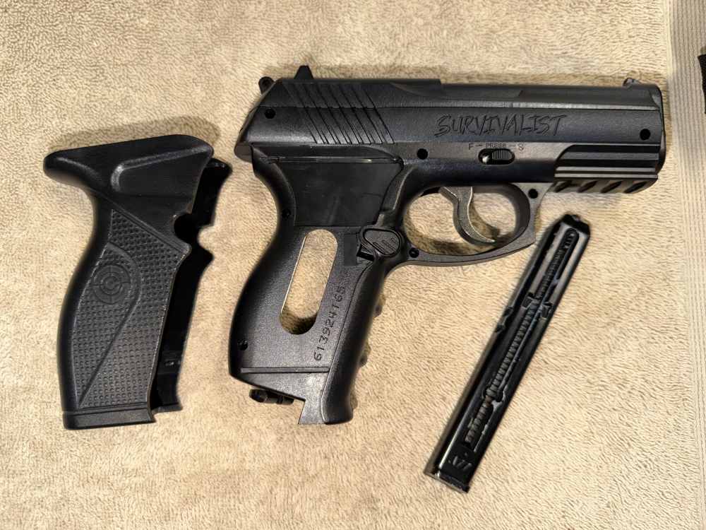 Crosman C11 Survivalist CO2 BB Gun Air Pistol Factory Holster Beretta 92-img-3