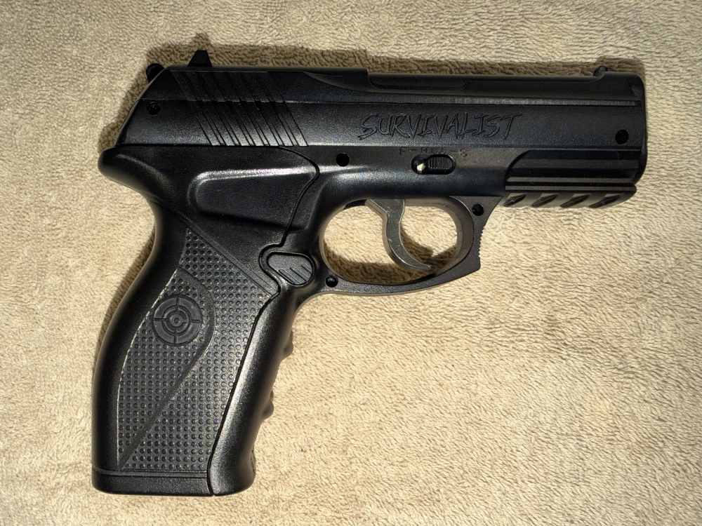 Crosman C11 Survivalist CO2 BB Gun Air Pistol Factory Holster Beretta 92-img-2
