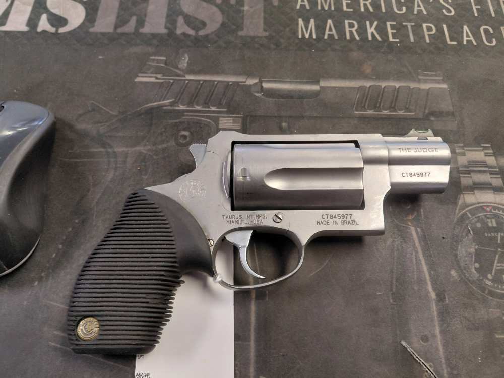 TAURUS THE JUDGE-img-1