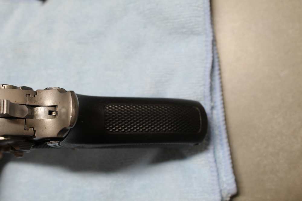 Smith & Wesson 5906 semi-auto pistol, 2X17 mags and Desantis holster-img-10