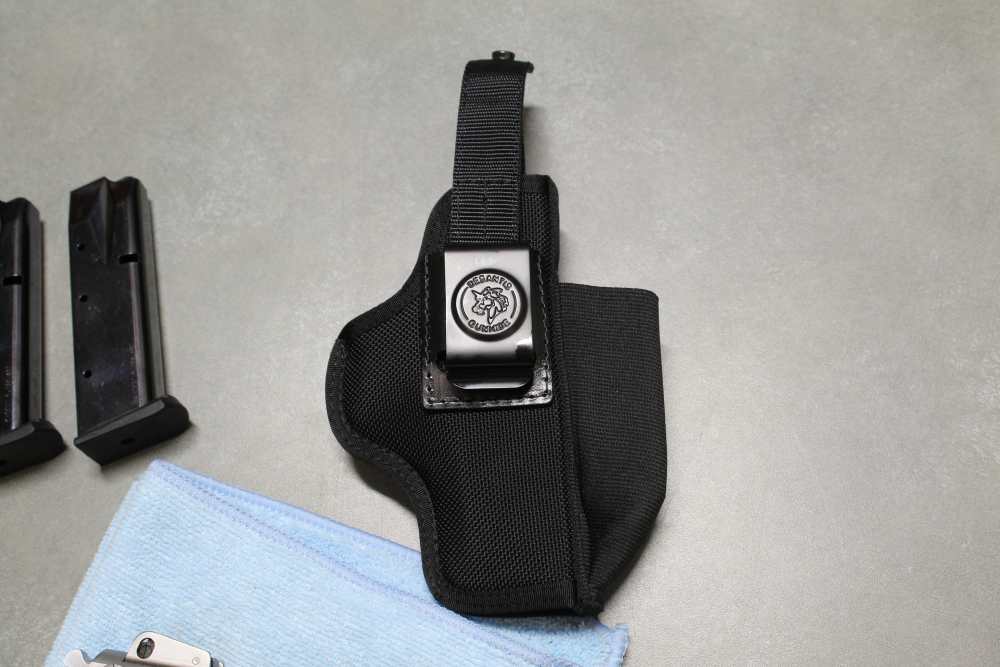 Smith & Wesson 5906 semi-auto pistol, 2X17 mags and Desantis holster-img-18