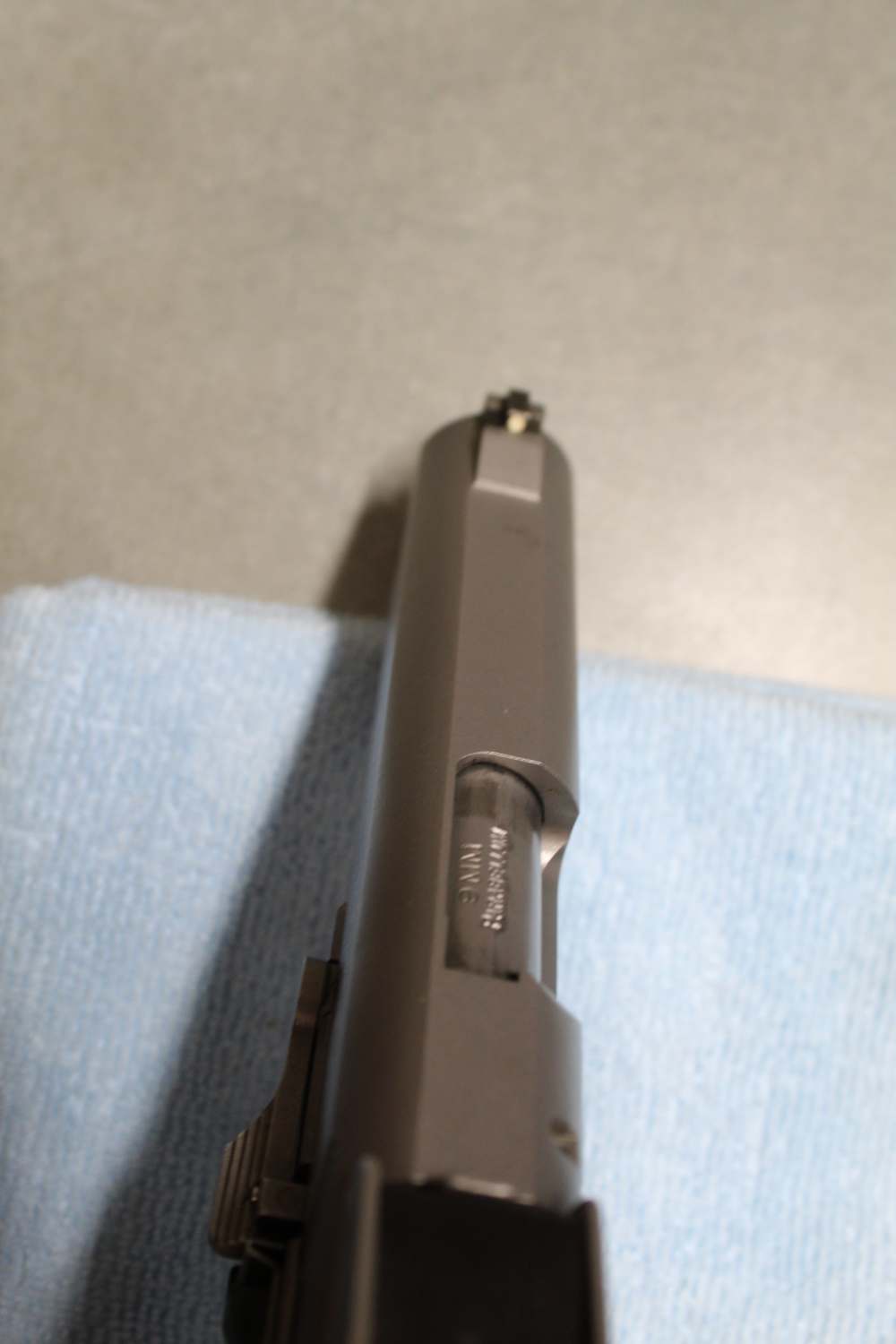 Smith & Wesson 5906 semi-auto pistol, 2X17 mags and Desantis holster-img-12