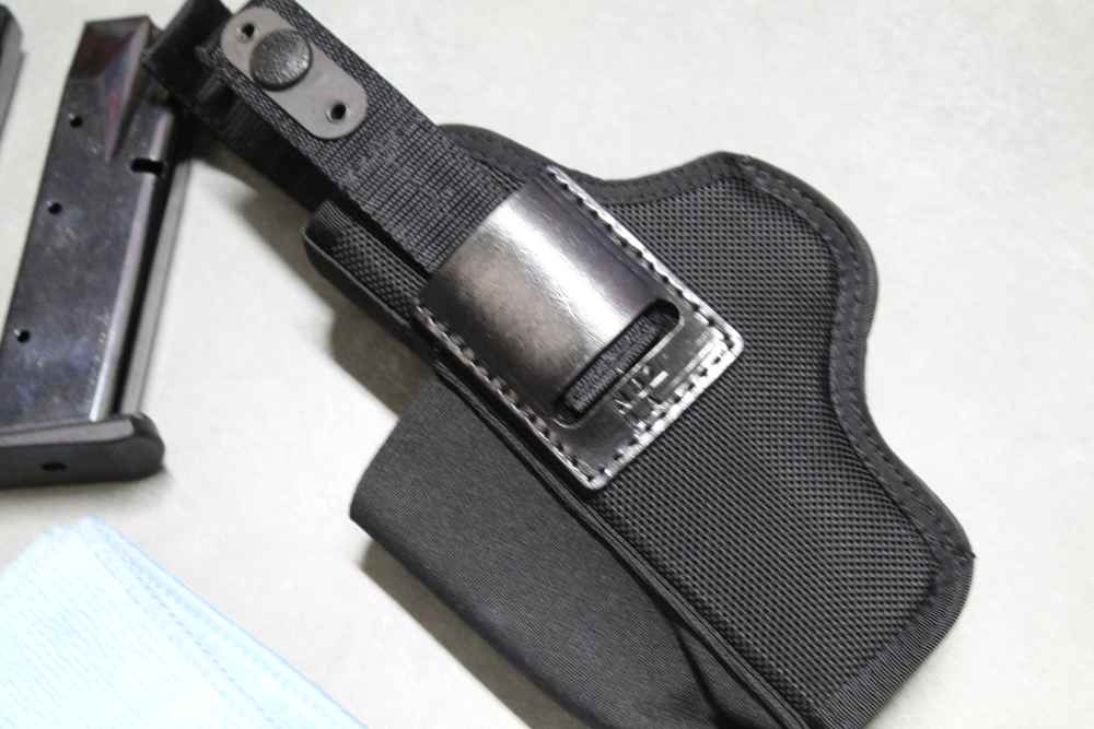 Smith & Wesson 5906 semi-auto pistol, 2X17 mags and Desantis holster-img-20