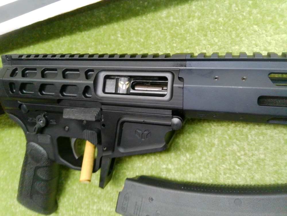 Wraithworks Warscorp 9 SBR 9mm 8.5" X2 32rnd Side Charging Unfired!-img-5