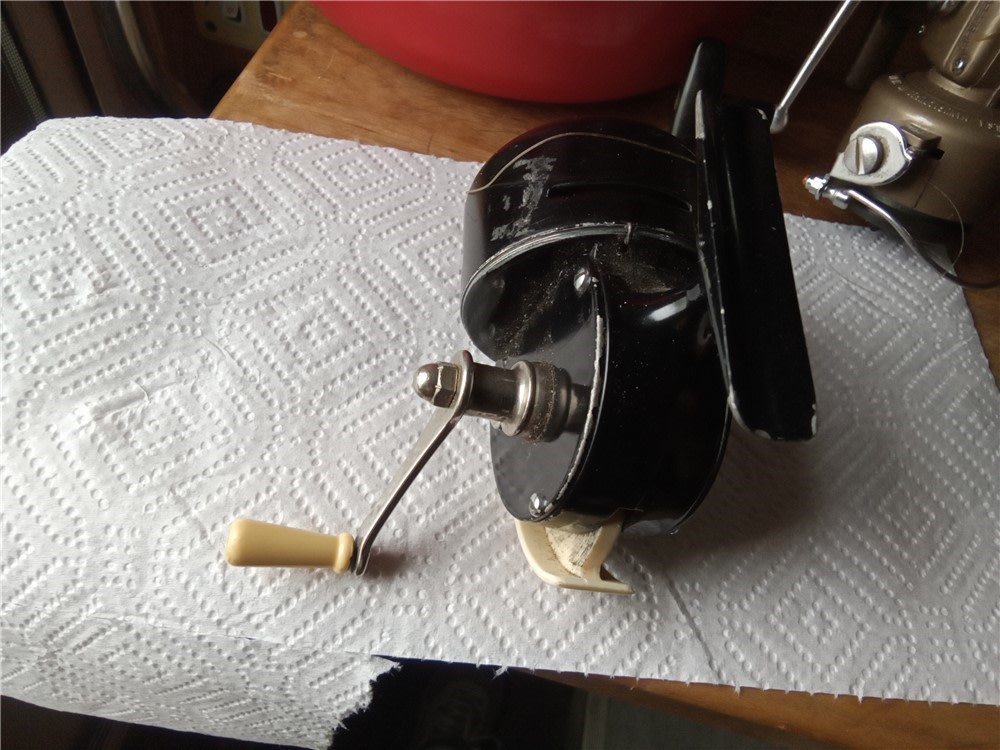 2 Fishing Reels-1 open face & 1 closed face-both vintage-img-2
