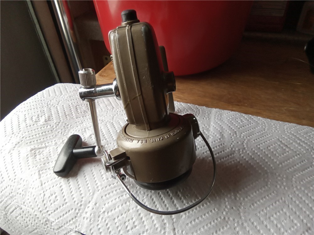 2 Fishing Reels-1 open face & 1 closed face-both vintage-img-5