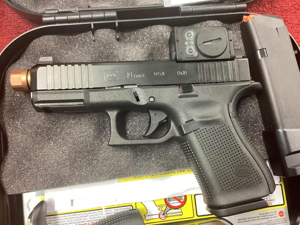 Glock 19 Gen 5 9MM + Aimpoint ACRO P-2 3.5MOA Threaded Barrel Bronze +2Mags-img-1