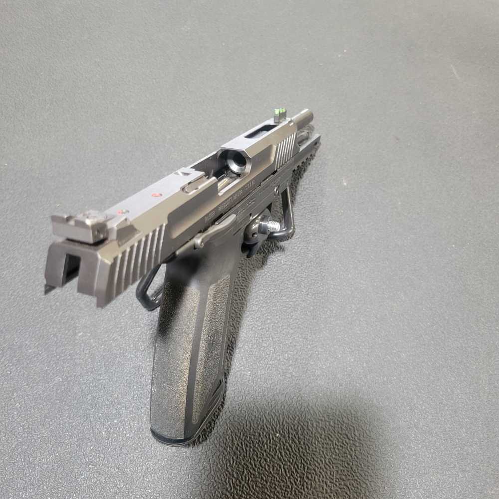 RUGER 57 PISTOL 20+1 2 MAGAZINES 5.7X28-img-2