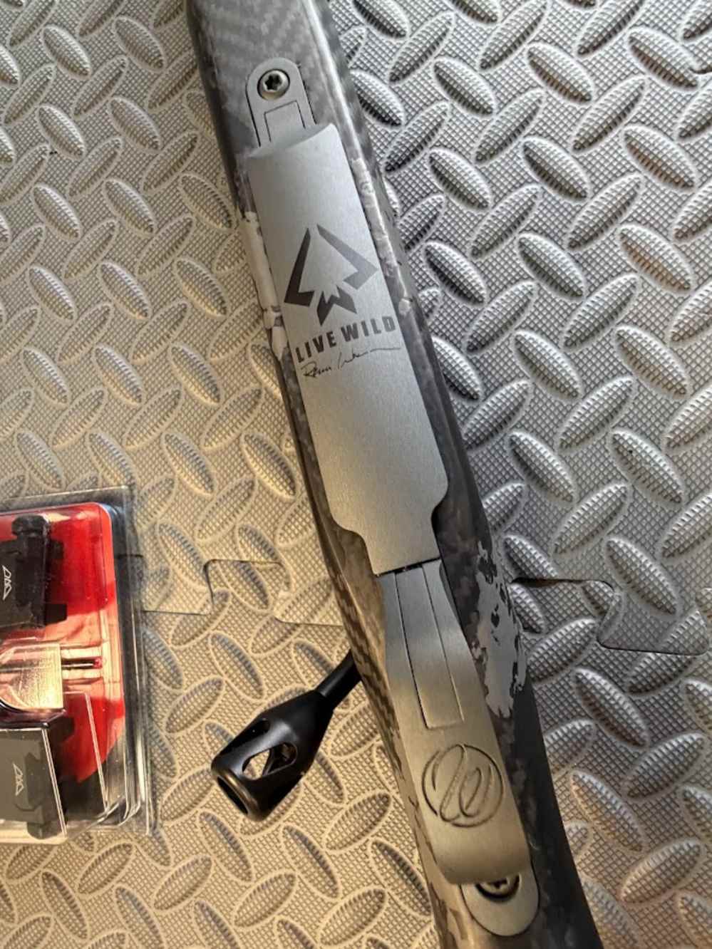 Weatherby Mark V Live Wild Carbon in 7mm Backcountry-img-15