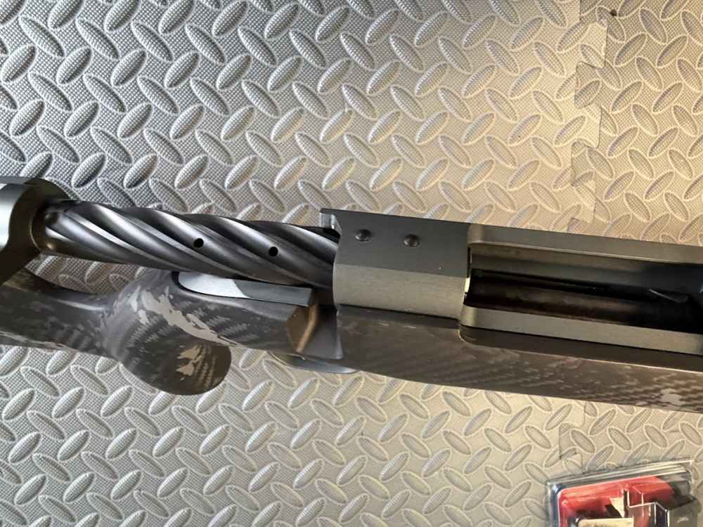 Weatherby Mark V Live Wild Carbon in 7mm Backcountry-img-6