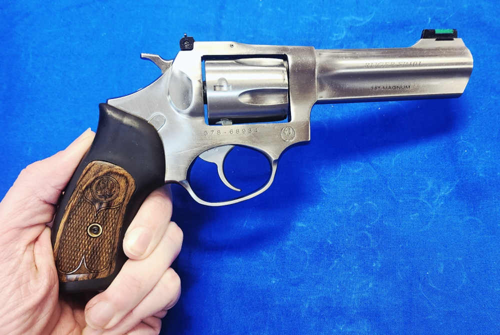 NEAR-MINT RUGER SP101 .357 MAG 4" STAINLESS W/CASE & XTRA GRIP-img-1