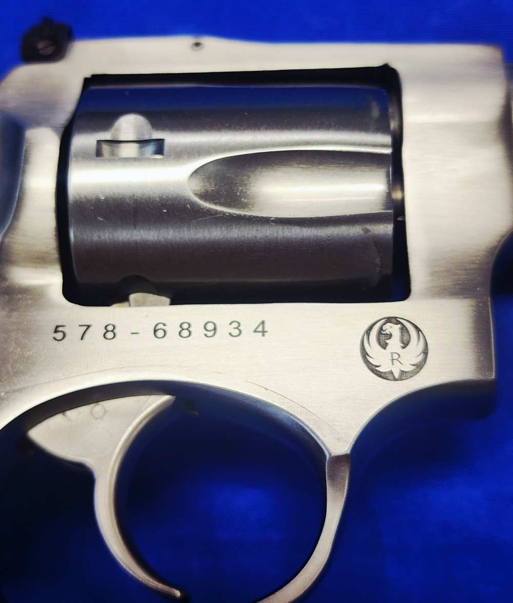 NEAR-MINT RUGER SP101 .357 MAG 4" STAINLESS W/CASE & XTRA GRIP-img-7