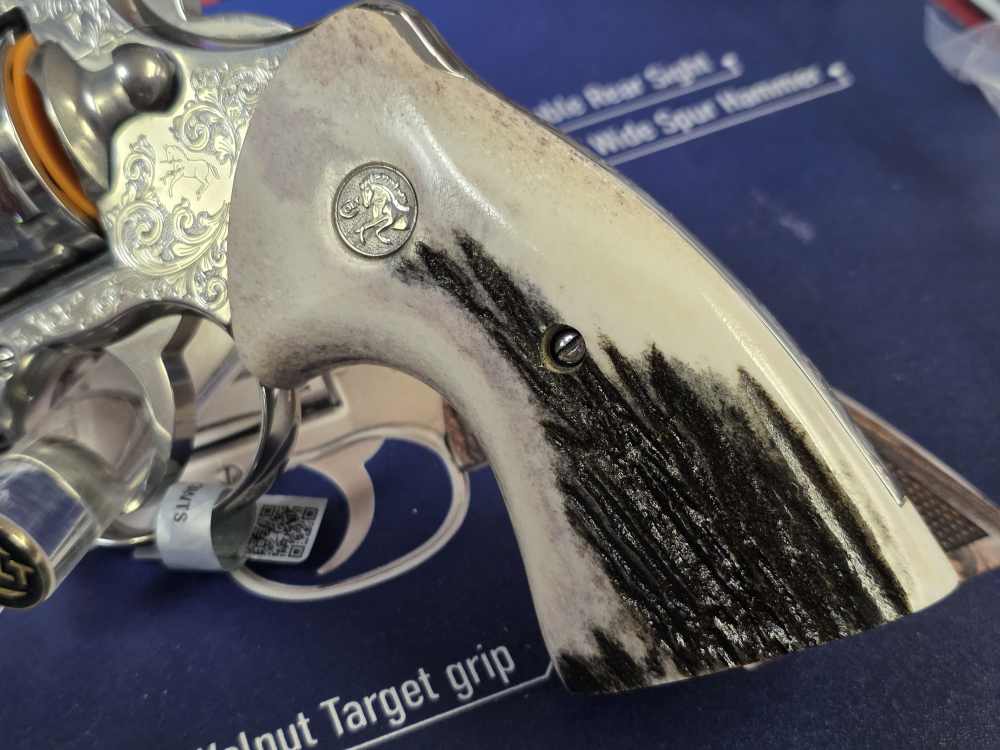 COLT PYTHON GENUINE ELK STAG GRIPS SILVER ANNIVERSARY MEDALLIONS  NIB-img-12