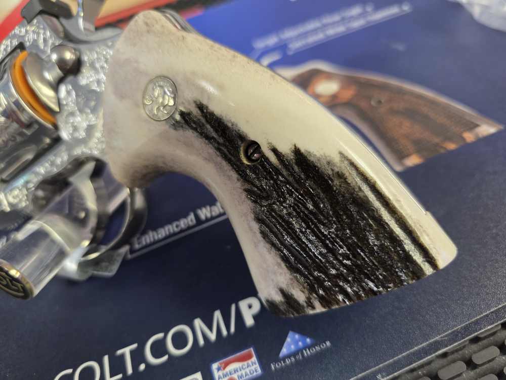 COLT PYTHON GENUINE ELK STAG GRIPS SILVER ANNIVERSARY MEDALLIONS  NIB-img-8