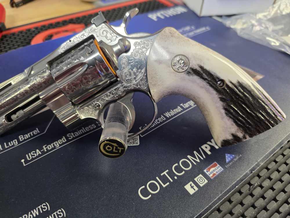 COLT PYTHON GENUINE ELK STAG GRIPS SILVER ANNIVERSARY MEDALLIONS  NIB-img-7