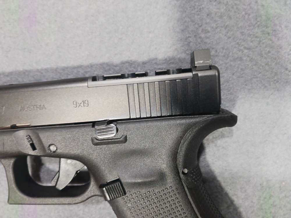 GLOCK 47 MOS 9MM 2-17RD MAGS AIMPOINT ACRO PLATE SEMI AUTO PISTOL USED-img-4
