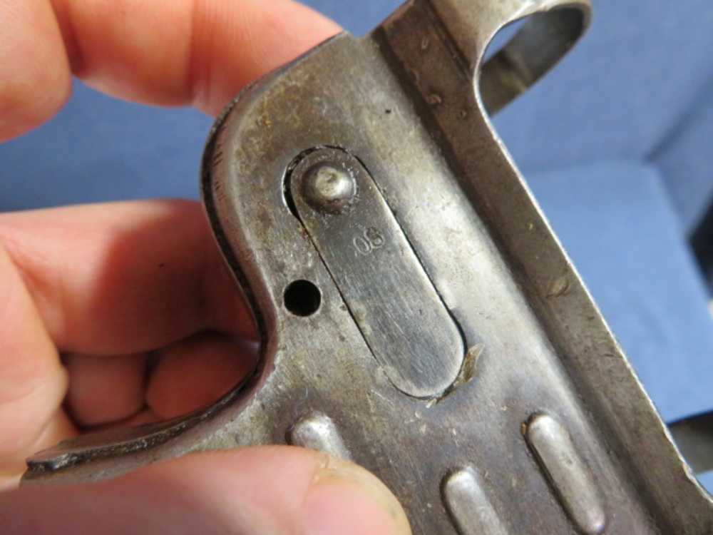 WWII GERMAN MP 40 SUBMACHINE GUN MAGAZINE HOUSING W/ RELEASE BUTTON-img-4