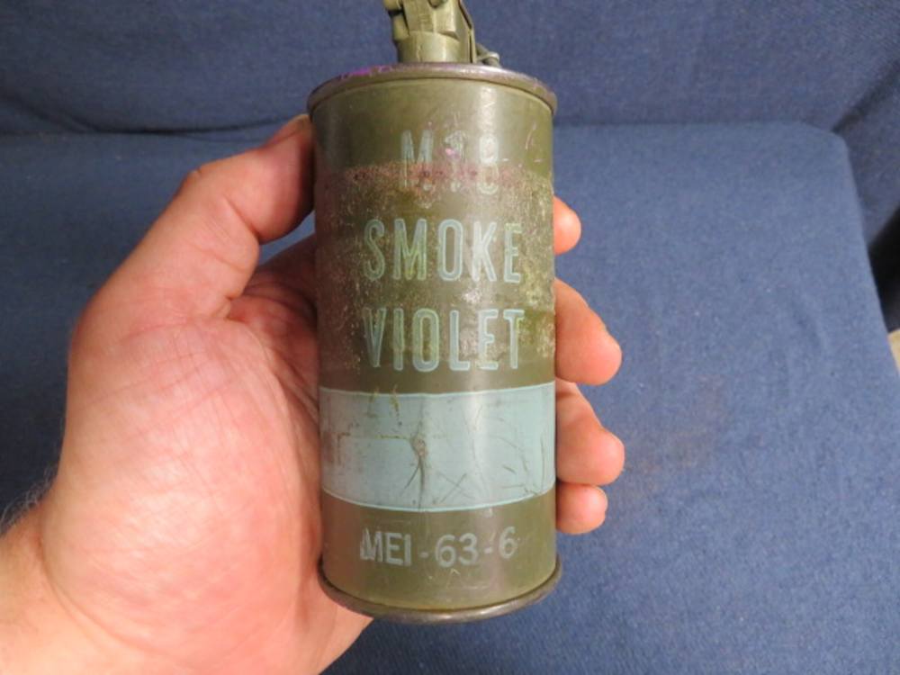 VIETNAM WAR US MILITARY M18 VIOLET SMOKE GRENADE-LIVE-img-1