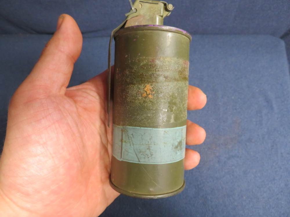 VIETNAM WAR US MILITARY M18 VIOLET SMOKE GRENADE-LIVE-img-2