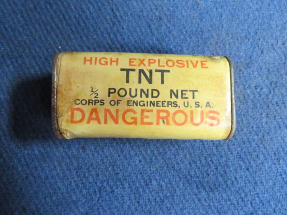 WWII US ARMY ENGINEERS TNT EXPLOSIVE 1/2 -LB BLOCK-NICE LABEL-img-0