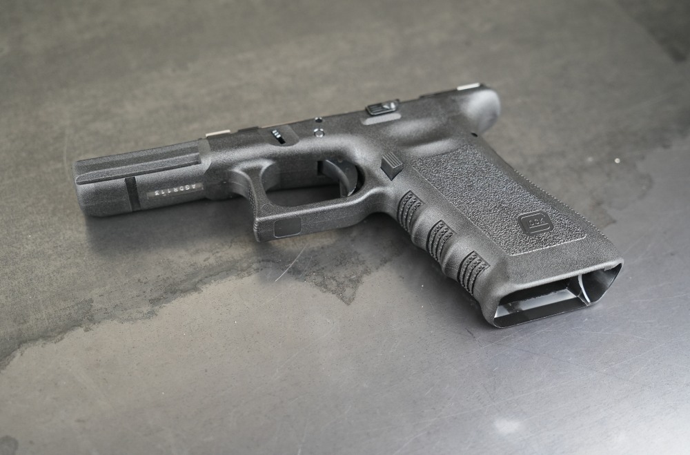 Glock 34 Gen 3  – Ported Barrel - OEM Case & Box - 2 Mags - New-img-24