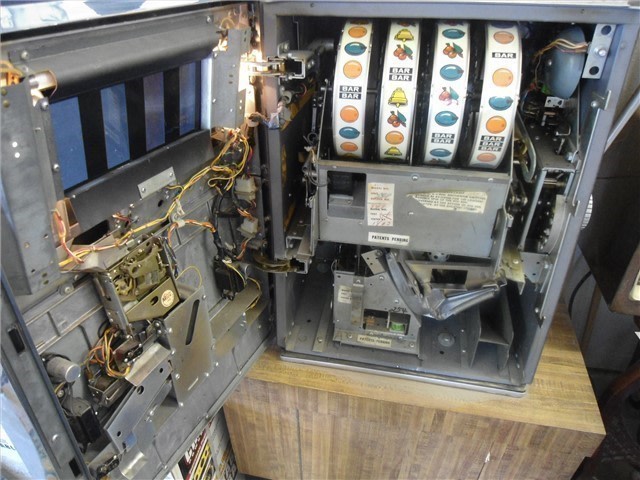 Bally's Slot Machine   .25    take 6 qurters a pull  & base   MAKE OFFER  !-img-1