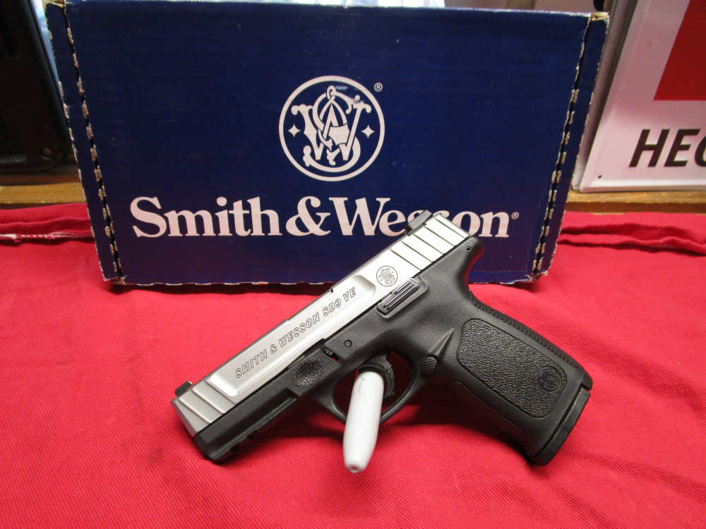 S&W SD9 VE with 4 mags used -img-3