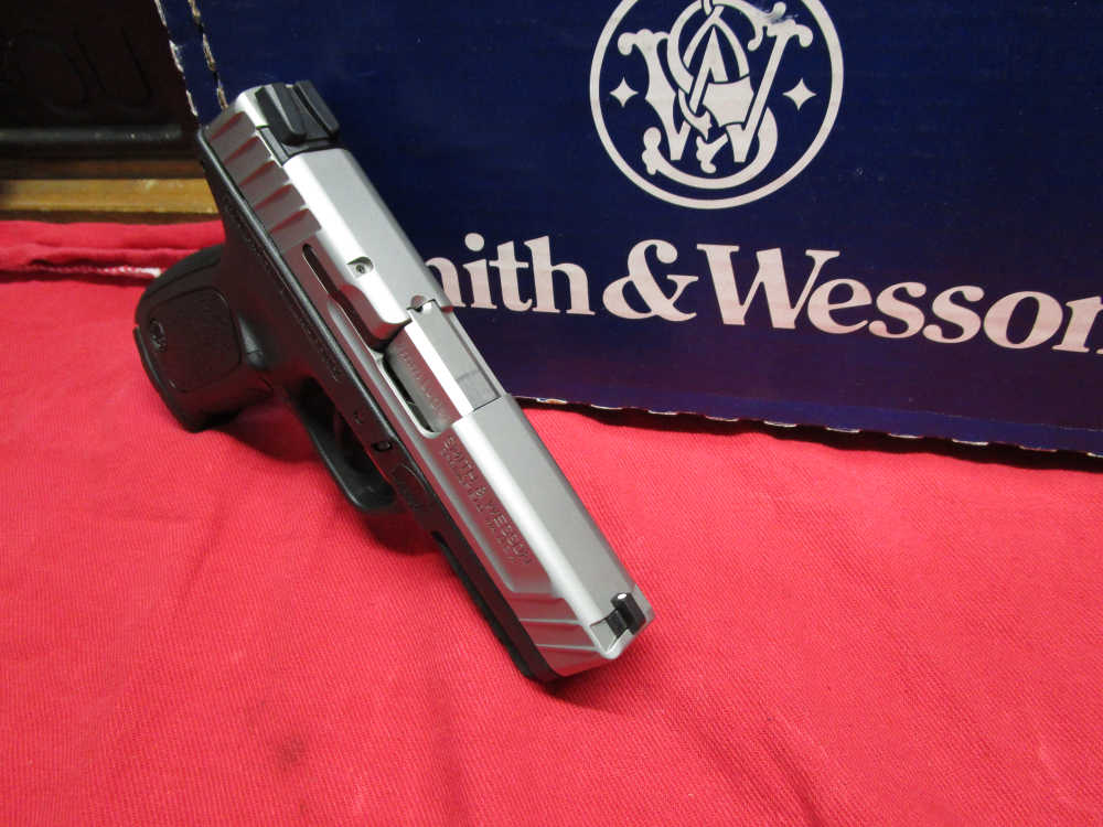 S&W SD9 VE with 4 mags used -img-1