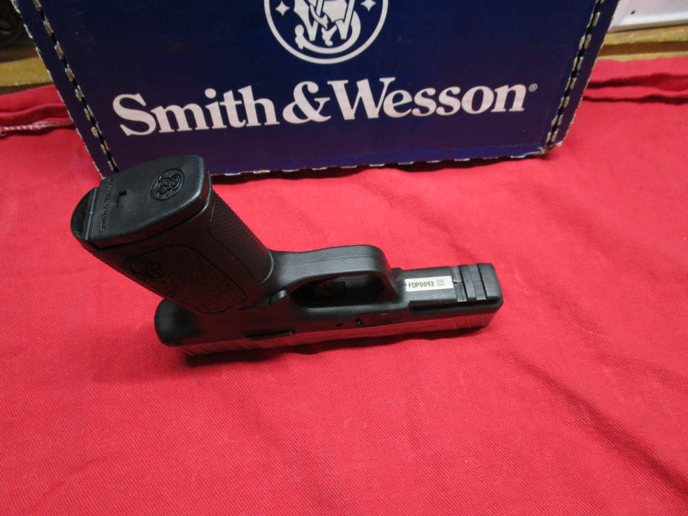 S&W SD9 VE with 4 mags used -img-4