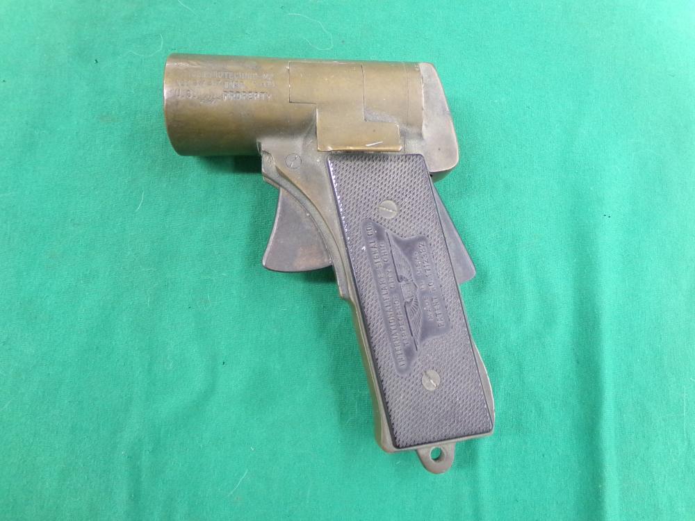 INTERNATION FLARE SIGNAL CO US M2 PYROTECHNIC 37MM BRASS FLARE PISTOL WWII-img-1