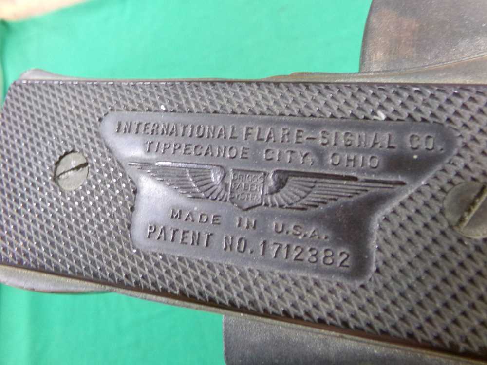 INTERNATION FLARE SIGNAL CO US M2 PYROTECHNIC 37MM BRASS FLARE PISTOL WWII-img-2