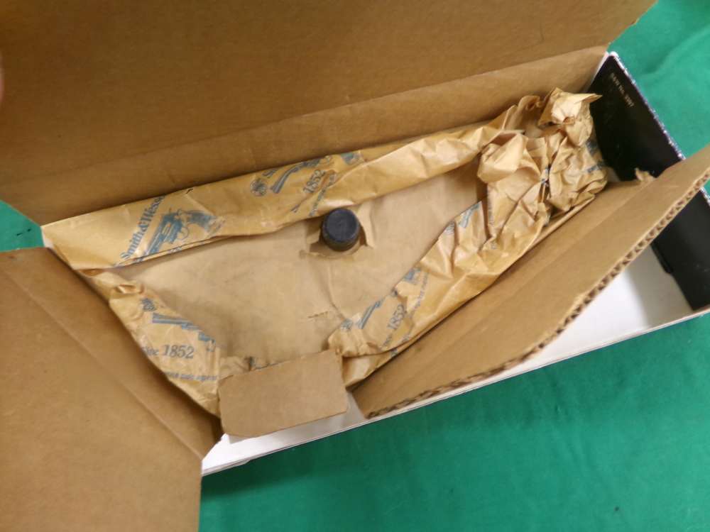 SMITH & WESSON MODEL 41 22 LR TARGET PISTOL CUSTOM GRIPS W/ BOX & PAPERS-img-18