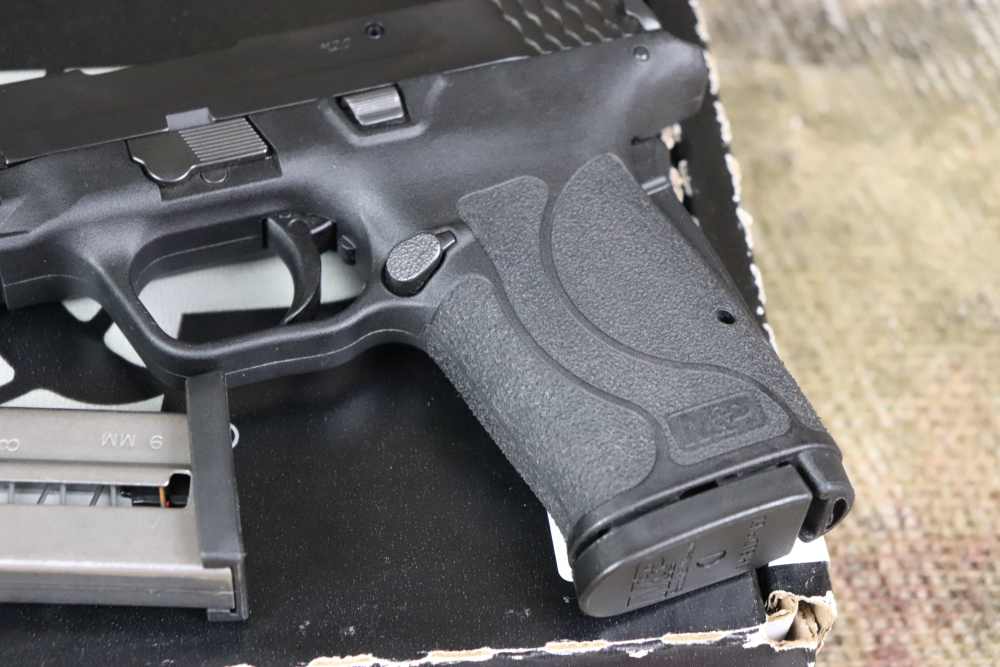 Smith & Wesson M&P 9mm Shield EZ semi auto LNIB penny start-img-4