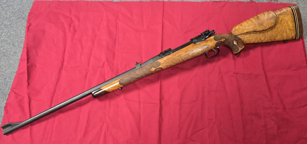 WEATHERBY CROWN CUSTOM RIFLE W/ SUPER FANCY STOCK 300 MAGNUM-img-1