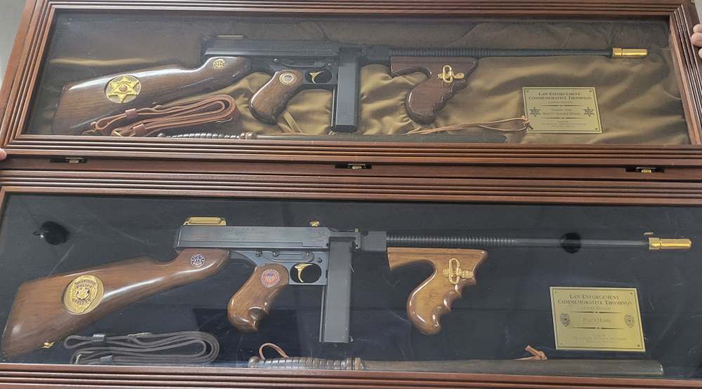 2 LAW ENFORCEMENT COMMEMORATIVE THOMPSON'S POLICE & SHERIFF/DEPUTY-img-0