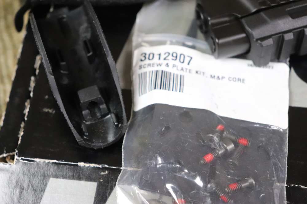 Smith & Wesson 10mm M&P semi auto 4.25" ANIB penny start -img-1