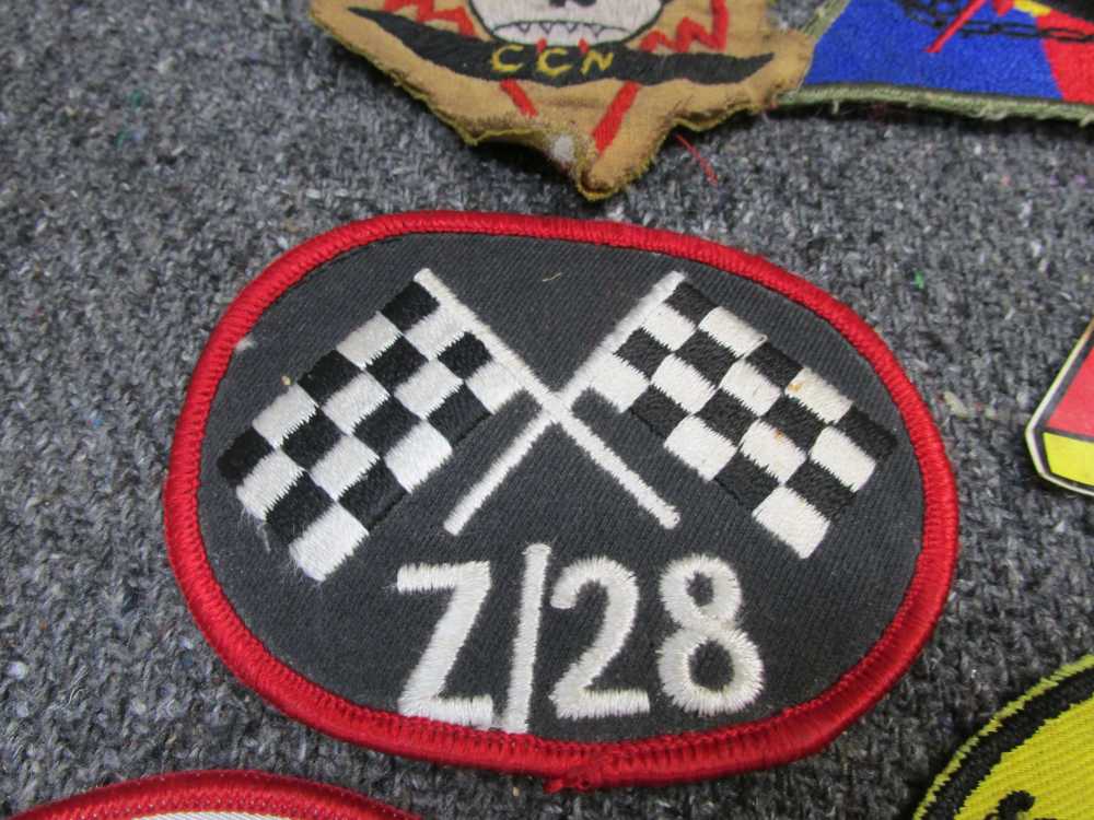 NEAT LOT OF WWII-VIETNAM WAR ERA MANUALS, PATCHES, CIGARETTES-PLAYING CARDS-img-16