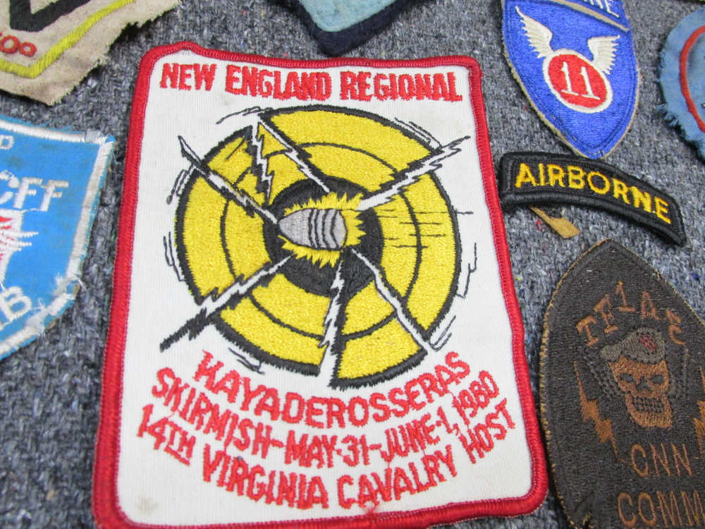 NEAT LOT OF WWII-VIETNAM WAR ERA MANUALS, PATCHES, CIGARETTES-PLAYING CARDS-img-7