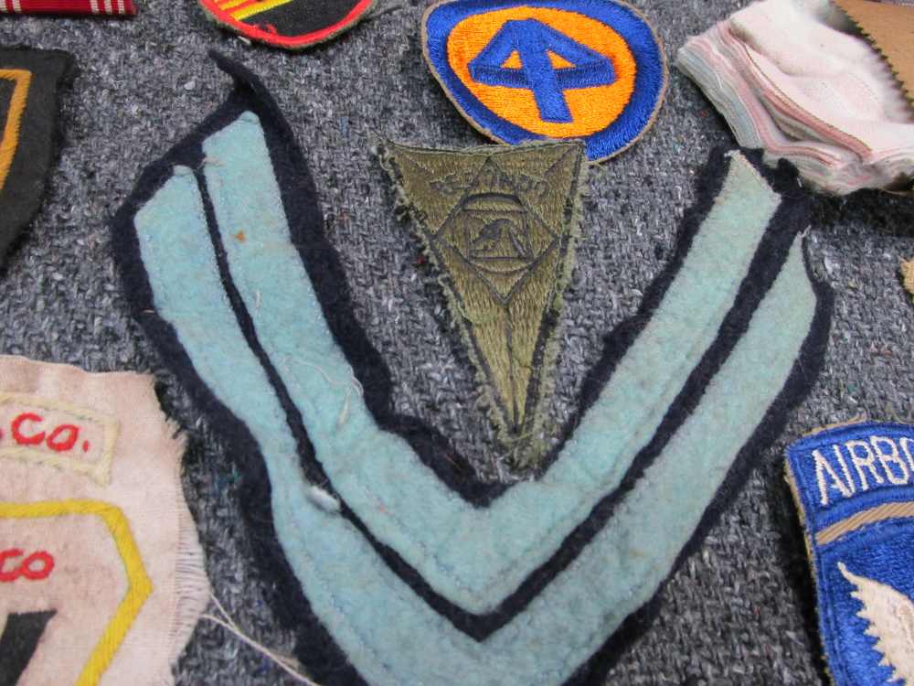 NEAT LOT OF WWII-VIETNAM WAR ERA MANUALS, PATCHES, CIGARETTES-PLAYING CARDS-img-6