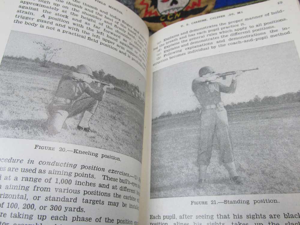NEAT LOT OF WWII-VIETNAM WAR ERA MANUALS, PATCHES, CIGARETTES-PLAYING CARDS-img-41