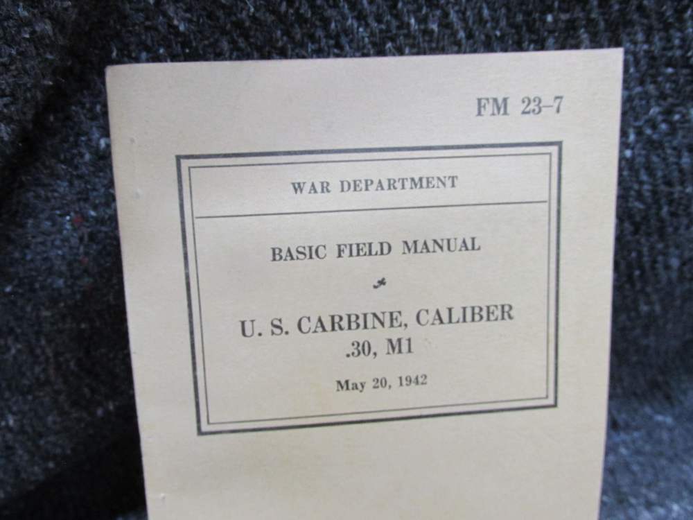 NEAT LOT OF WWII-VIETNAM WAR ERA MANUALS, PATCHES, CIGARETTES-PLAYING CARDS-img-37