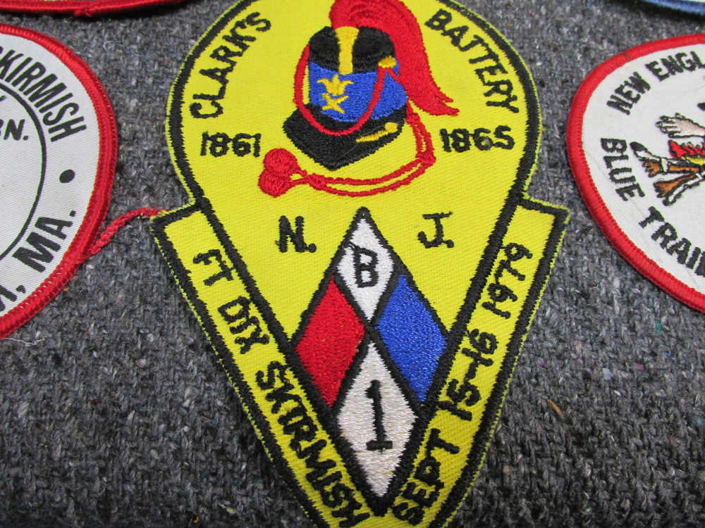 NEAT LOT OF WWII-VIETNAM WAR ERA MANUALS, PATCHES, CIGARETTES-PLAYING CARDS-img-14