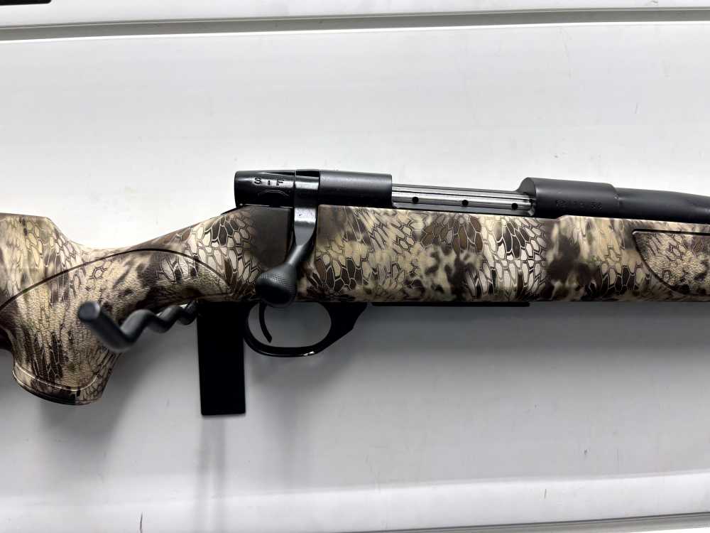 Weatherby - Vanguard .223 bolt action - very good condition!-img-2