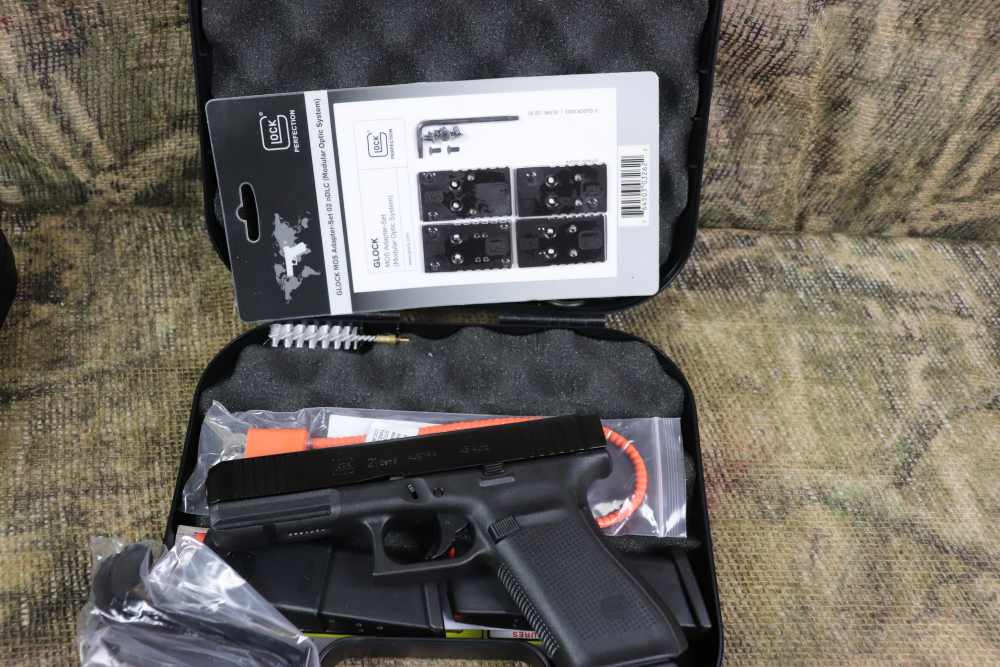 Glock 21 MOS 45 acp gen 5 4.5" 3 mags NIB penny start-img-2