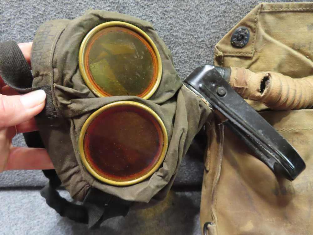 WWI US ARMY GAS MASK WITH CARRIER THAT HAS NAME AND UNIT ON THE FRONT-img-3