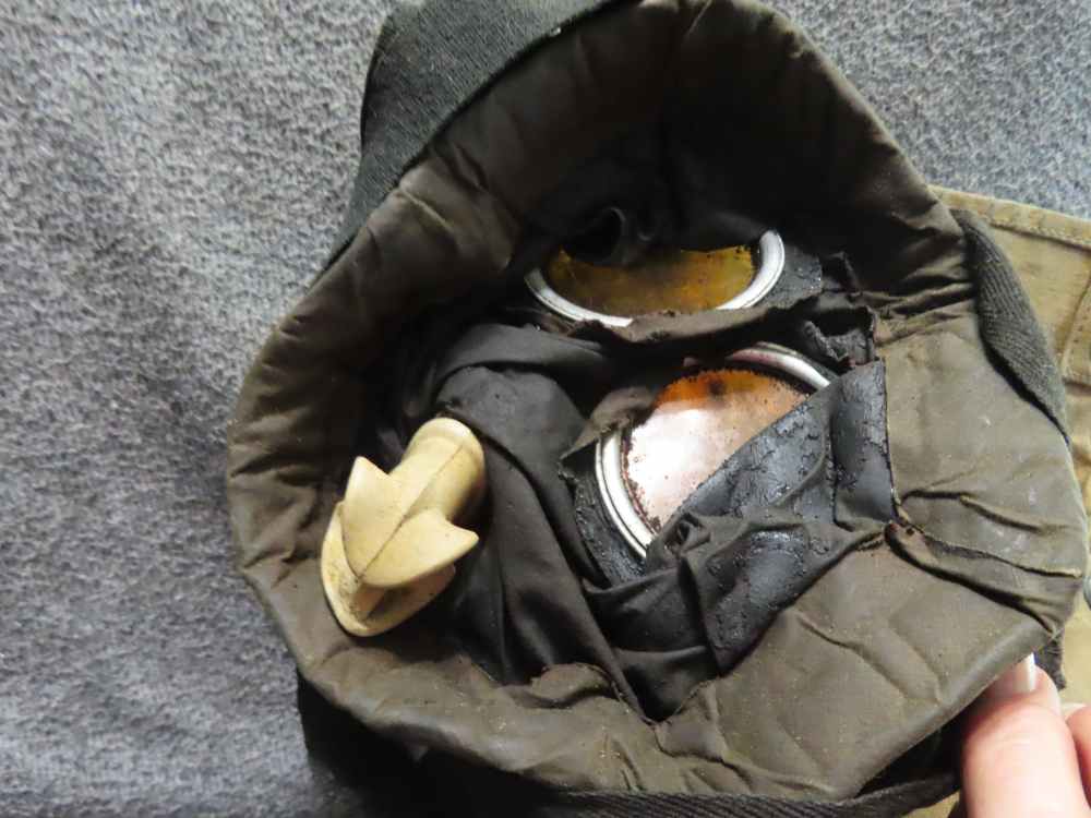 WWI US ARMY GAS MASK WITH CARRIER THAT HAS NAME AND UNIT ON THE FRONT-img-4