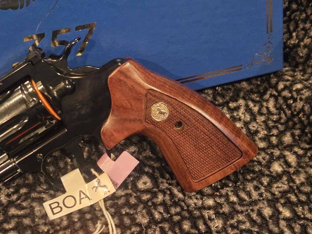 COLT Model BOA Revolver 357MAG 6" Deluxe 357 Presentation Box 1 of 1200-img-1