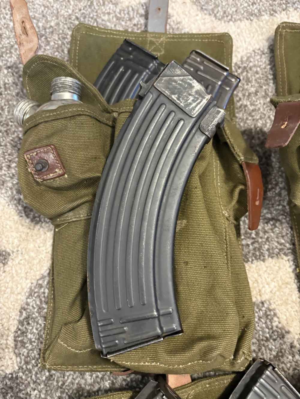 12x lot of Romanian Military Surplus Mags 7.62x39 30 rd w/ pouch & Oilers-img-4