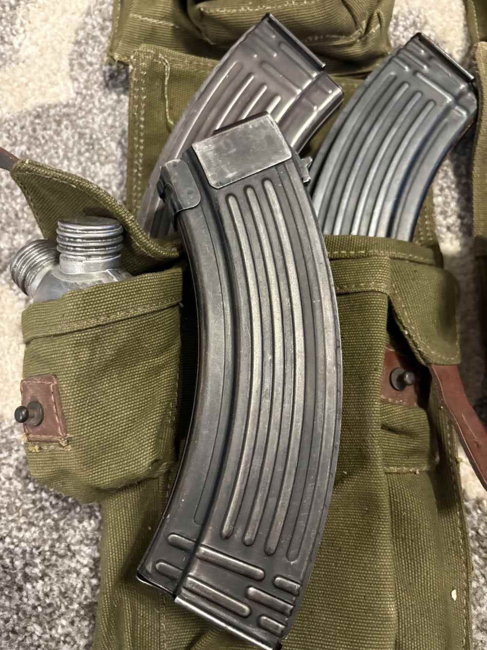 12x lot of Romanian Military Surplus Mags 7.62x39 30 rd w/ pouch & Oilers-img-1
